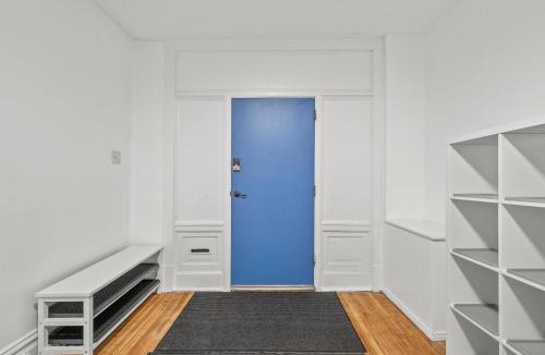 Pittsburgh House | Oakland/University @A Spacious & Modern Private Bedroom with Shared Bathroom