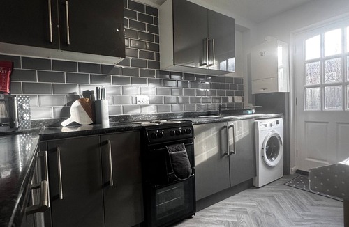 Carlisle House | Oakleigh Way, Carlisle - 2 Bedroom, sleeps 4, Fully furnished