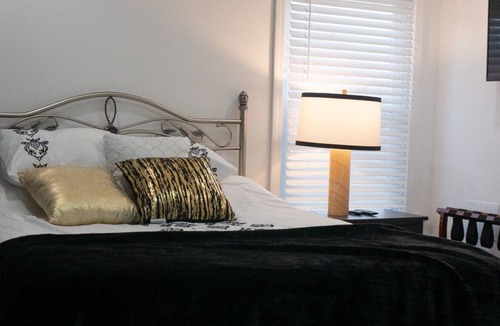 Highland Park House | Oasis 3 Bedrooms-3 Bathrooms Fully Stock Chef Kitchen for12 guest.