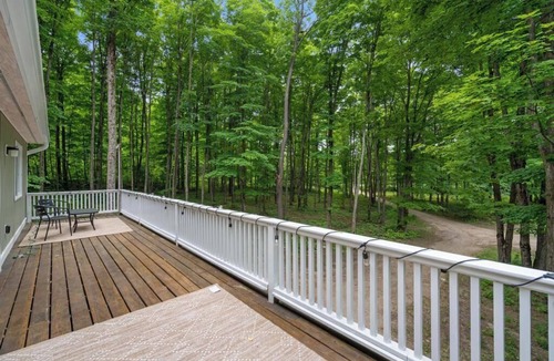 Harbor Springs House | Oasis on 10 acres, mins to Boyne
