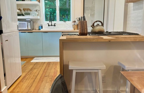 Oak Bluffs Cottage | OB Cozy-Cottage-Glam off Circuit with Great Outdoor living