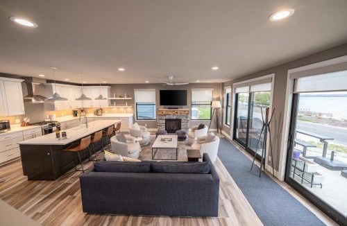 Lake Township House | Obsidian Shores Waterfront House on Crystal Lake with Private Beach Access