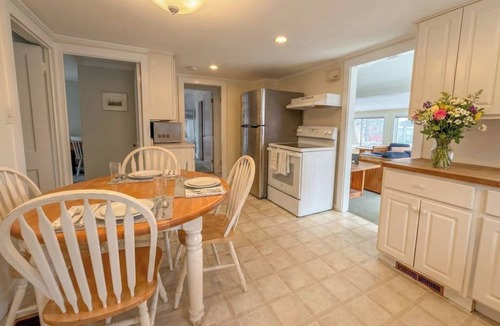 Biddeford Pool Cottage | Ocean and Sunset Views: semi private sandy beach, close to dining & Route 1