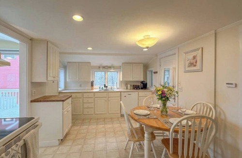 Biddeford Pool Cottage | Ocean and Sunset Views: semi private sandy beach, close to dining & Route 1