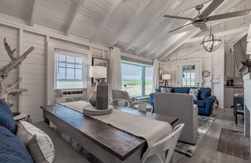 Southern Coast Cottage | Ocean/beachfront cottage, located at the end of a dead-end street on the beach with lots of privacy