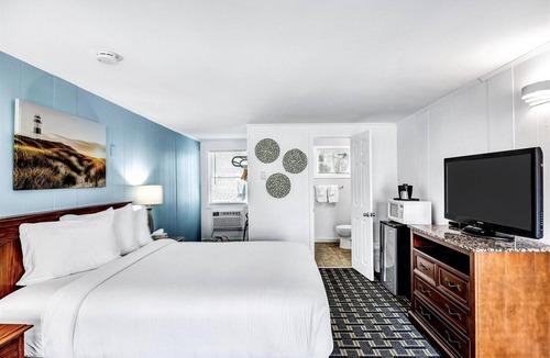 South Yarmouth Hotel | Ocean Breeze Motel - Standard Queen