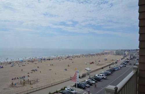 Hampton Condo | Ocean front brand new fully furnished holiday home
