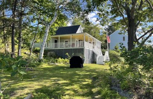 Peaks Island Cottage | Ocean front cottage with private beach.
