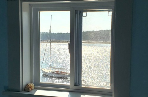 Friendship Cottage | Ocean's Edge Cottage w/beautiful views of midcoast Maine for 2.