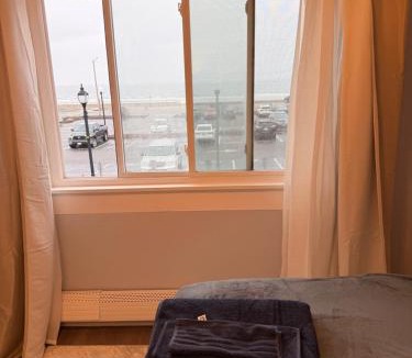 Hull Apartment | Ocean View Cozy Stay 1
