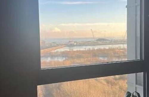 Newhaven Condo | Ocean view flat with cozy vibes