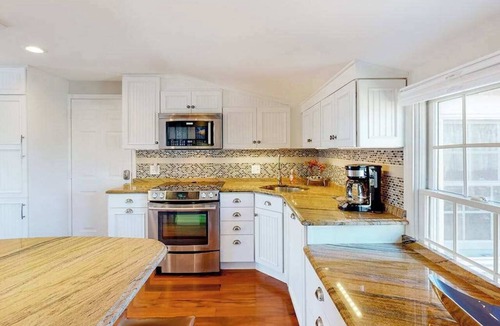 Harwich Port Condo | Oceanfront, 2nd-floor condo with stunning view - steps to Bank Street Beach
