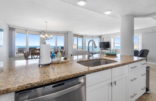 Ormond-by-the-Sea Condo | Oceanfront 3BR-3BA-No-Drive Beach-Private Balcony-Sleeps 8-3rd Floor VanLee306