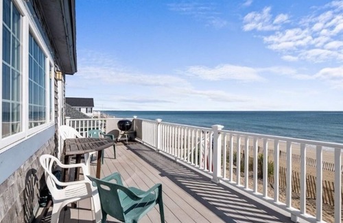 Salisbury Cottage | Oceanfront penthouse with deck and spectacular views!