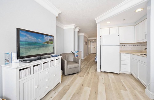 Ortona Park Condo | Oceanfront Private Balcony Overlooks Heated Pool