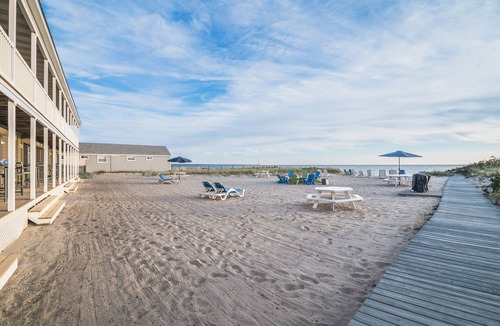 North Truro Apartment | Oceanfront suite with bay views, full kitchen, balcony, AC, & firepit