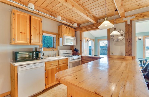 Bass Harbor Cottage | Oceanside Bass Harbor Home w/Peaceful Deck!