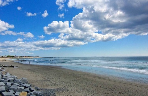 Hampton Apartment | Oceanside Motel room at North Beach Motel! Pet Friendly!