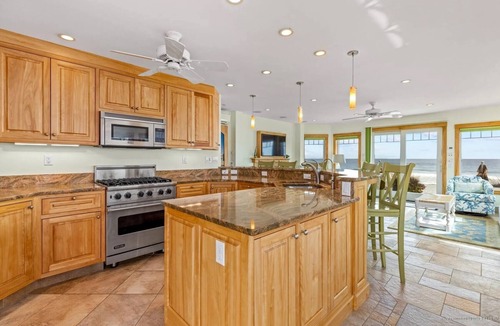 Wells Villa | Oceanside Villa Retreat w/Private Beach