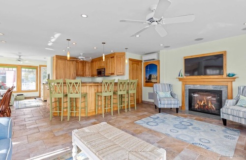 Wells Villa | Oceanside Villa Retreat w/Private Beach