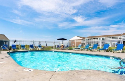 Dennis Port Condo | Oceanview Condo w/Fireplace & Patio