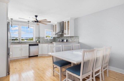 Jerusalem House | Oceanview townhouse in Narragansett RI w/private access to beach & walk to all!