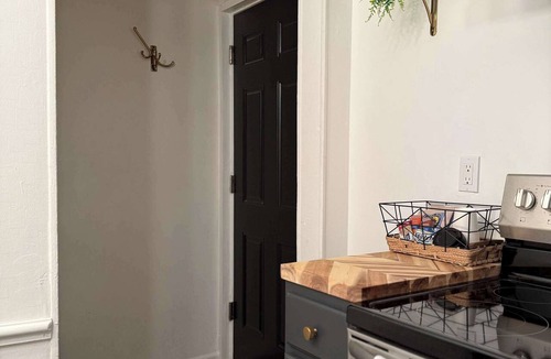Verona Apartment | Off Street Reserved Parking, Full Kitchen, Newly Renovated