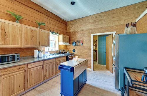 Sycamore Valley Cottage | Ohio Cabin on 23 Acres: Fish, Hunt & Explore!