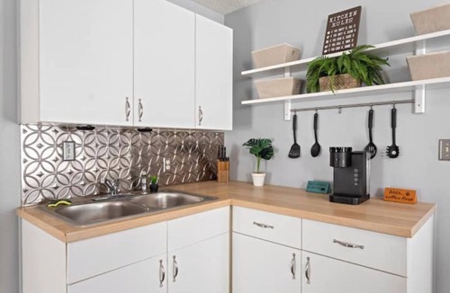 Detroit - Shoreway House | Ohio City · 4 Bed/3 TV · Free Parking · Mins to DT