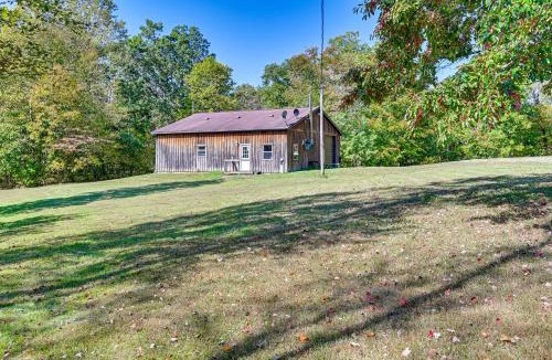 Sycamore Valley House | Ohio Hunter’s Cabin w/Pond Access: Pets Welcome!