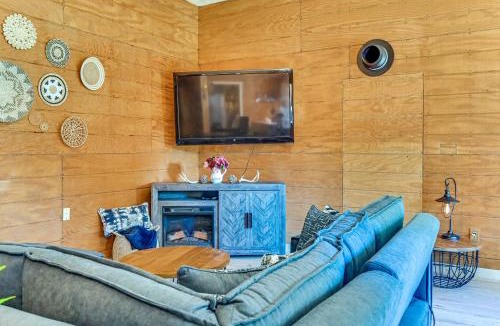 Sycamore Valley House | Ohio Hunter’s Cabin w/Pond Access: Pets Welcome!