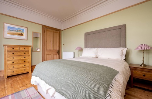 Elgin House | Old Duffus Farmhouse on Scottish Estate - stunning castle views