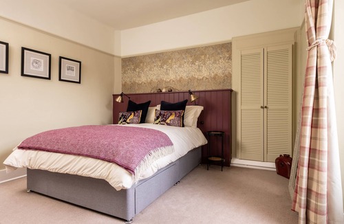 Elgin House | Old Duffus Farmhouse on Scottish Estate - stunning castle views