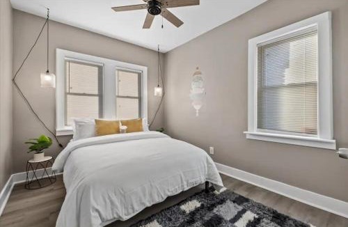 Meridian-Kessler Apartment | OLD LISTING 3818 Central Ave Entire