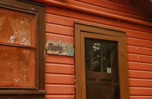 Arbor Vitae House | Old Stoney's Musky - Pet Friendly