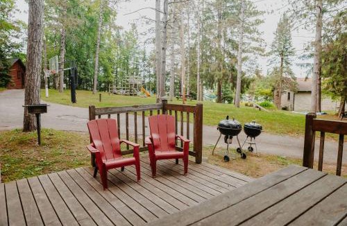 Arbor Vitae House | Old Stoney's Walleye- Pet Friendly