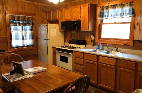 Arbor Vitae House | Old Stoney's Walleye- Pet Friendly