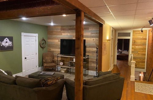 Old Town Apartment | Old Town Loft w Hanging Master Bed