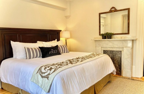 Ogunquit Hotel | Old Village Inn - King Room