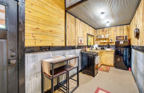 Powell Apartment | On-Site Hiking & Fishing! 4-Cabin Ozark Getaway