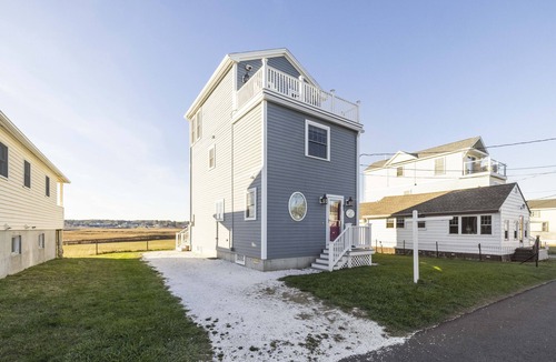 Wells Beach House | On the marsh Wells Beach house, 3 min walk to beach & convenient to everything!