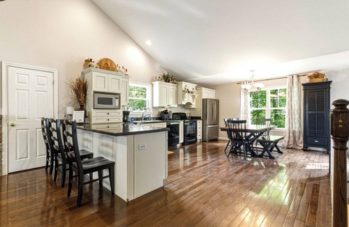 Taylorsville Cottage | "On the Rocks" Bourbon Trail Getaway