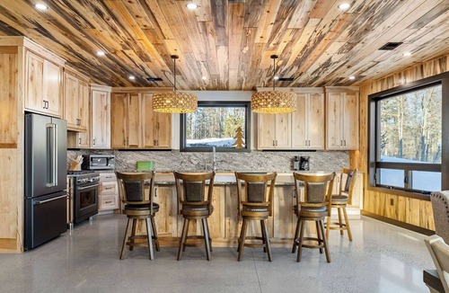 Crane Lake House | On The Rocks Lodge w/HOT TUB & direct access to snowmobile, ATV, & hiking trails