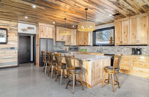Crane Lake House | On The Rocks Lodge w/HOT TUB & direct access to snowmobile, ATV, & hiking trails