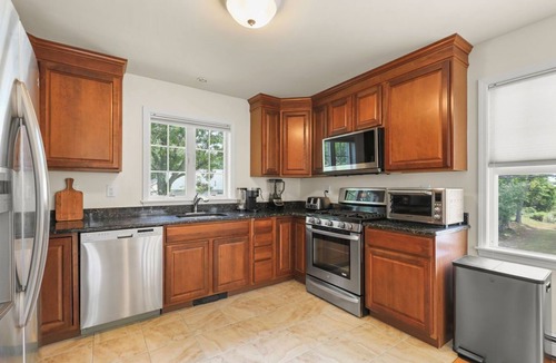 Wareham Center House | On The Shore - Swifts Beach Retreat - Sleeps 8