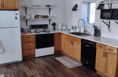 Fruitport House | One bedroom apartment in Fruitport, MI , Sleeps 4 ,great location.