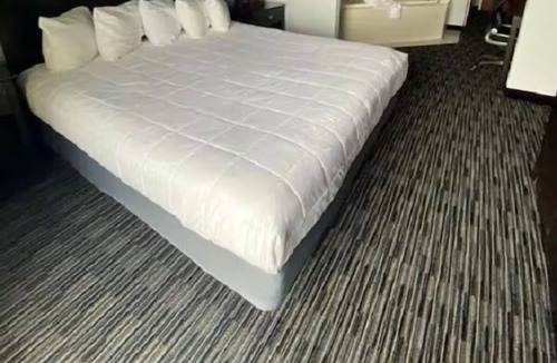 Houghton Lake Hotel | One King Bedroom | Free Breakfast | Pool, Jacuzzi, Lake Access & Near Park