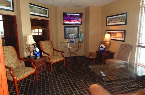 Houghton Lake Hotel | One King Unit w/Lake View | Breakfast Included | Pool, Jacuzzi, & Lake Access