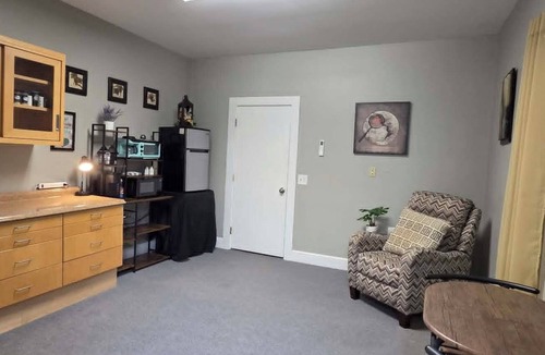 Ellsworth Apartment | One night stops in charming Ellsworth