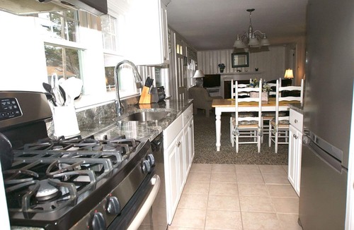 Northwest Harwich House | Only 1/2 mile to Pleasant Street Beach